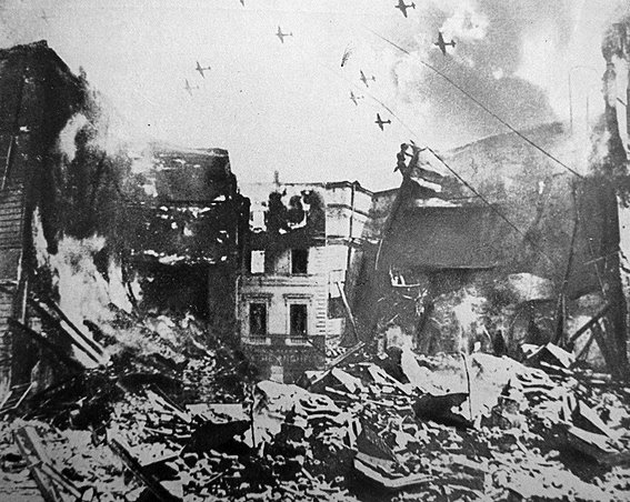 VIDEO 70 de ani de la bombardamentul AMERICAN asupra Bucureştiului: MII de CIVILI MORŢI şi răniţi VIDEO 70 de ani de la bombardamentul AMERICAN asupra Bucureştiului: MII de CIVILI MORŢI şi răniţi