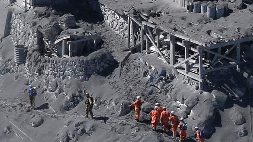 Erupție surprinzătoare a unui vulcan DIN Japonia: Zeci de PERSOANE au MURIT