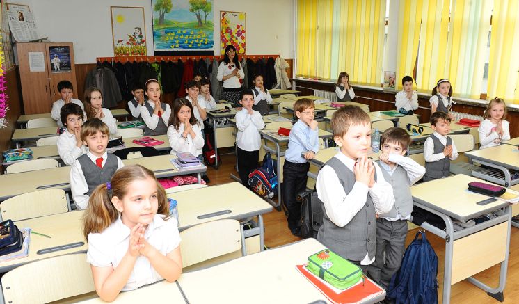 Copiii să se înscrie la orele de religie la începutul şcolarizării pe toată durata acesteia. ONG-urile cer modificarea Legii Educaţiei în sensul propus de Patriarhia Română