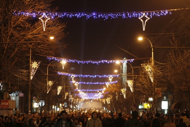 S-au aprins luminiţele de Sărbători în Bucureşti. Trei milioane de beculeţe împodobesc Capitala1